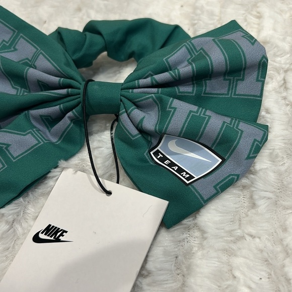Nike hair bow scrunchie team colors, green and gray one size new with tags - Picture 2 of 4